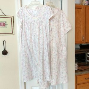 70s Miss Elaine 2 Piece Nightgown Robe Set